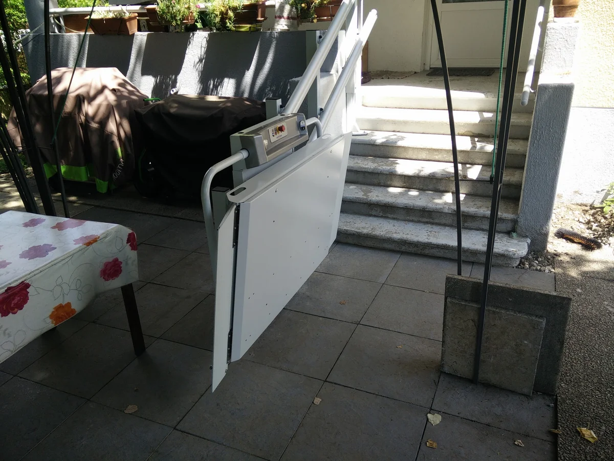 Extrema LOGIC - La plateforme monte-escalier robuste pour escaliers droits